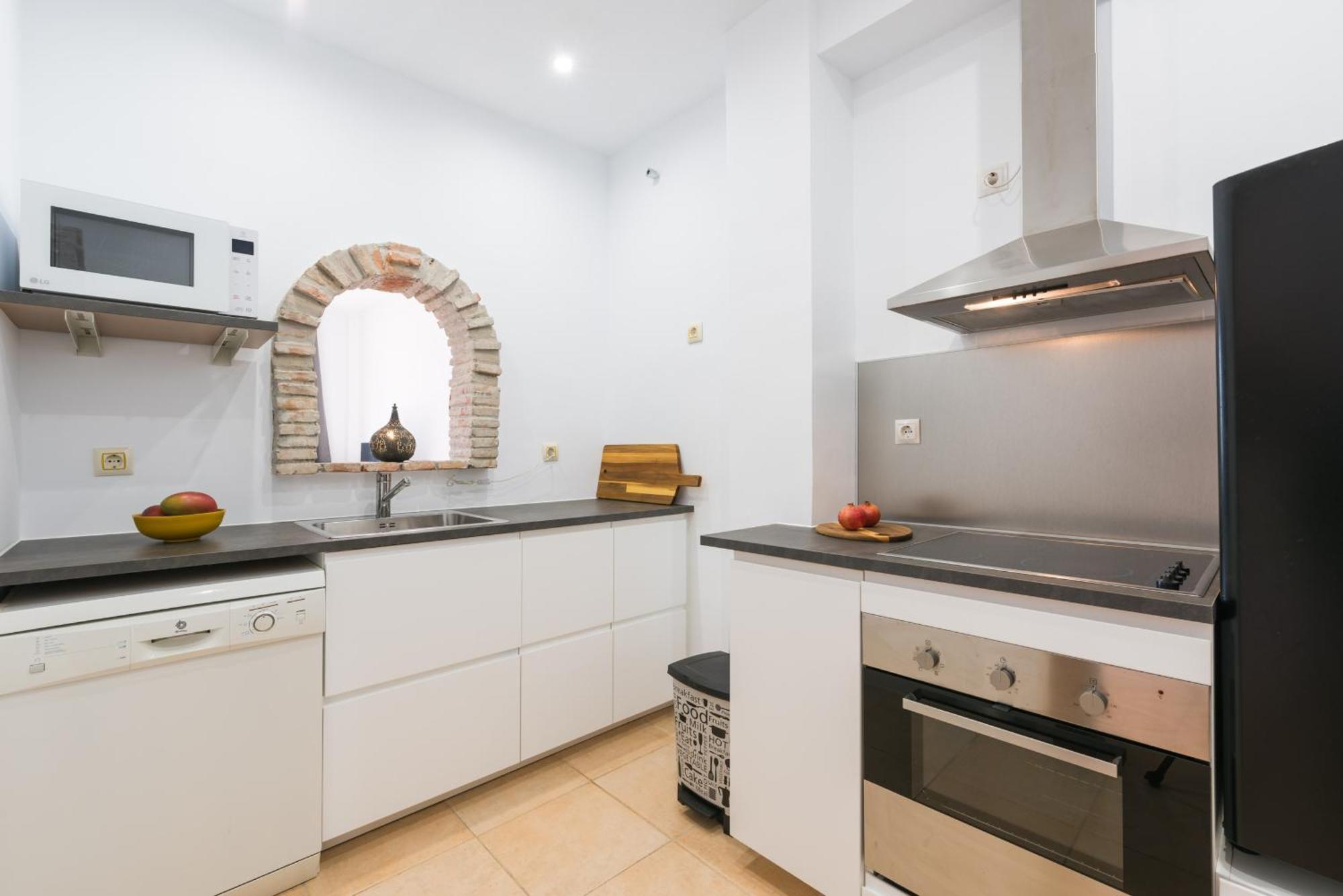 Apartment Tio Charles De June - Charming 2 Bedroom *