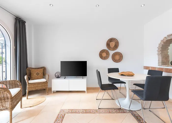 Tio Charles De June - Charming 2 Bedroom Apartment