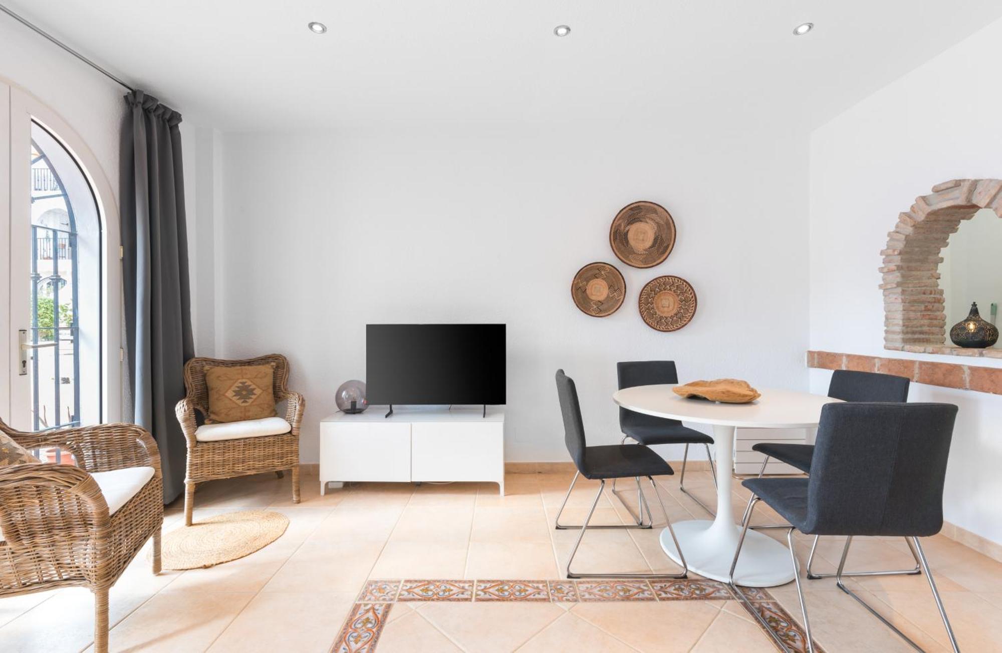 Tio Charles De June - Charming 2 Bedroom *