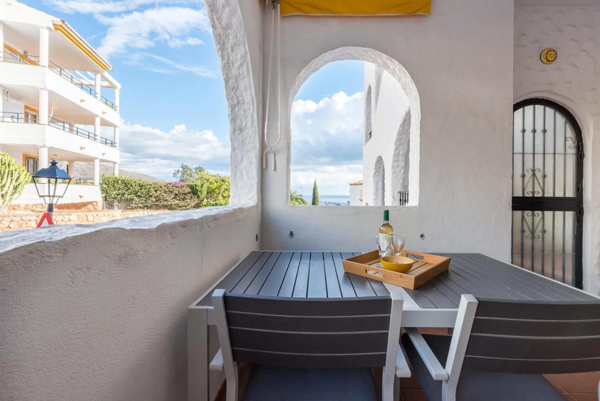 Apartment Tio Charles De June - Charming 2 Bedroom *