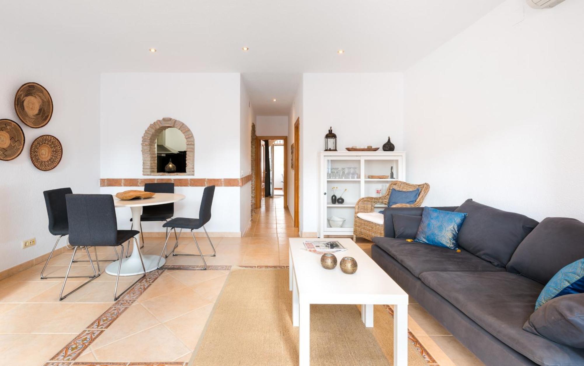 Tio Charles De June - Charming 2 Bedroom Apartment *